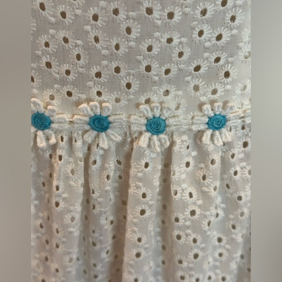 Vintage white eyelet Maxi Dress Daisy appliqué Size 6 Prairie 70’s Boho Theater - Picture 5 of 15